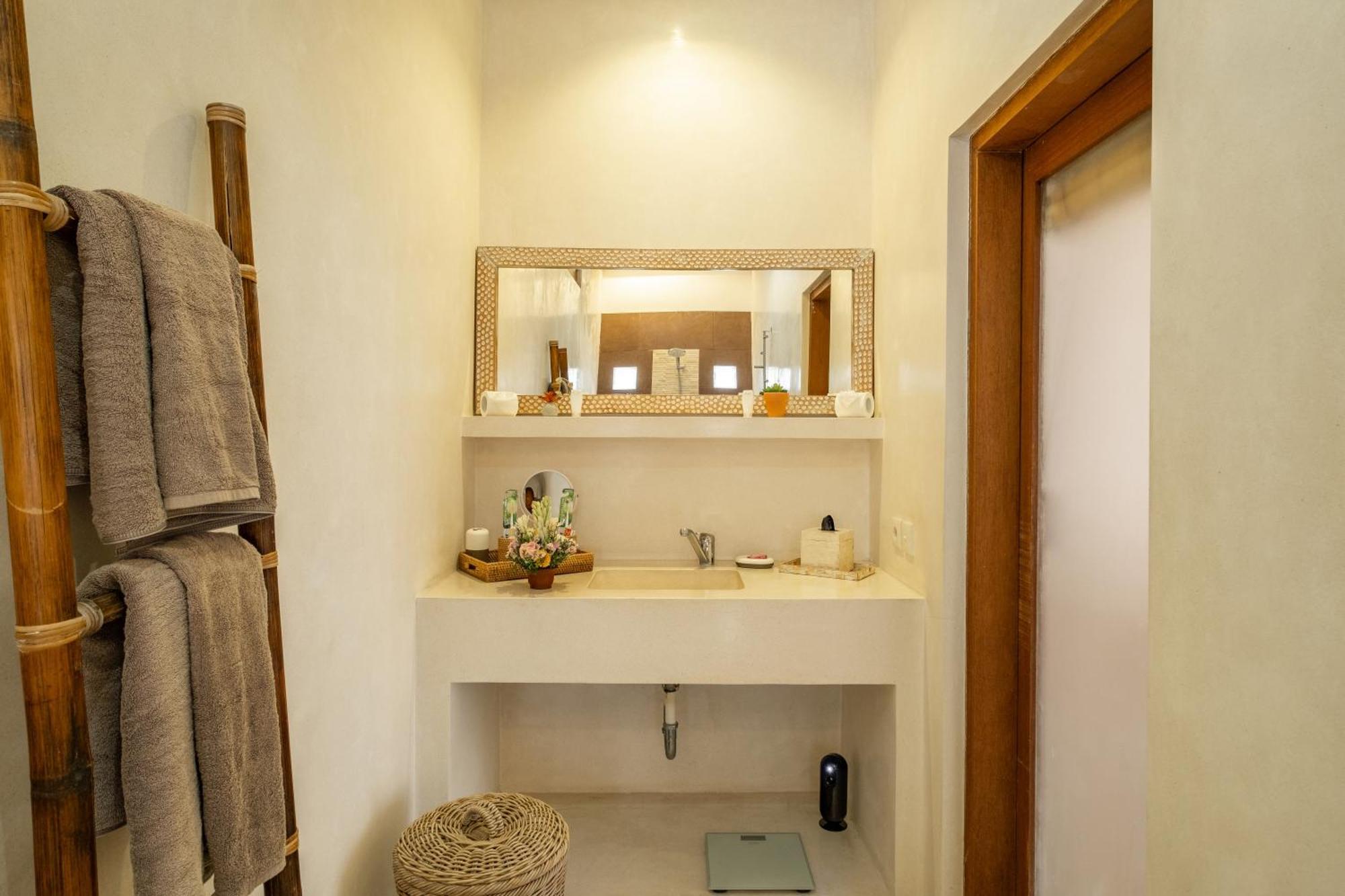 Villa 3 Bedroom Cozy Private Pool In Wifi Seminyak (Bali)